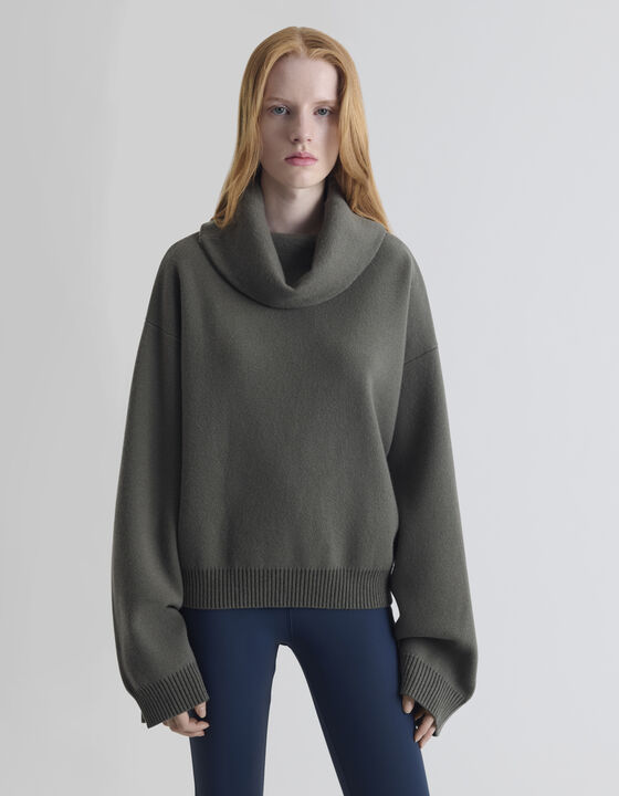 HIGH-NECK SWEATER
