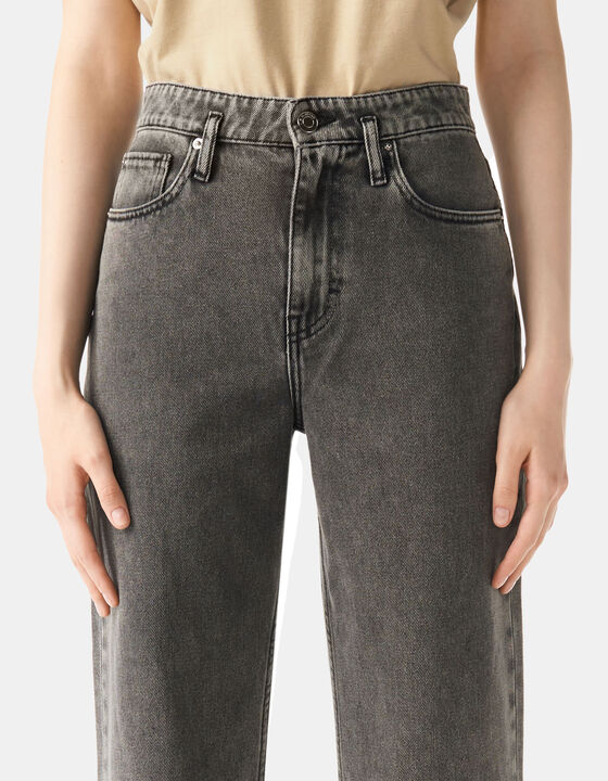 HIGH-WAISTED STRAIGHT-LEG JEANS