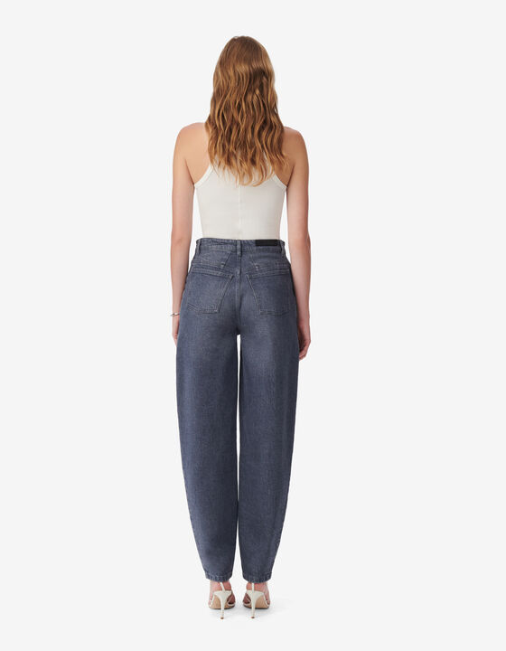 HIGH-WAISTED JEANS