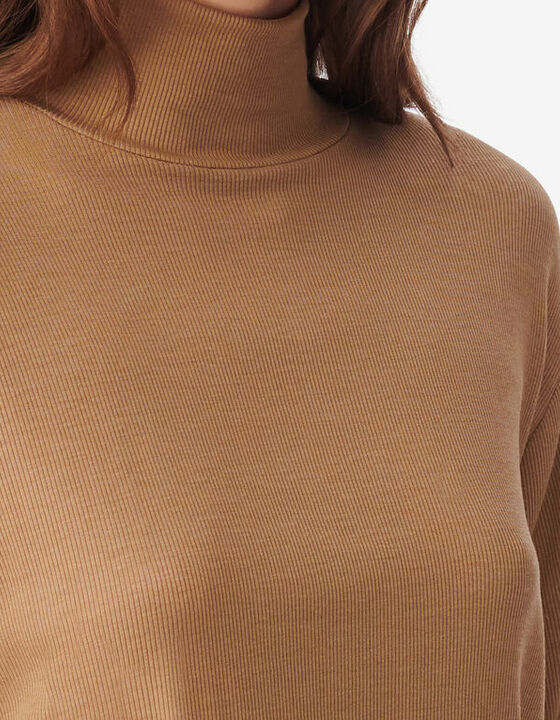 HIGH-NECK TOP WITH CUT-OUT