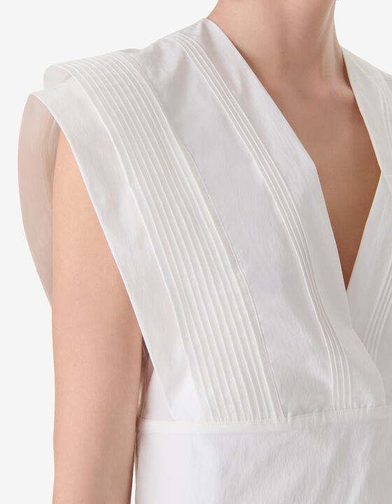 CROSSOVER V-NECK TOP