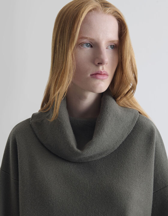 HIGH-NECK SWEATER