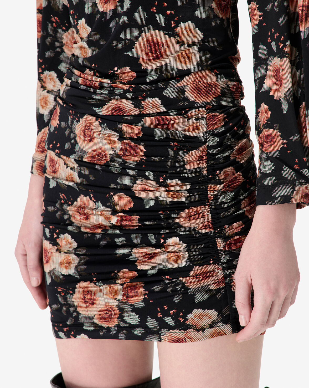 LUNIA image number null