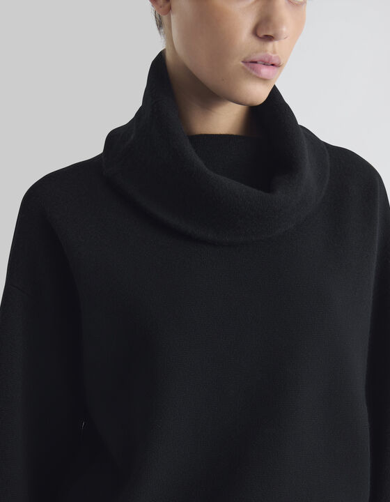 HIGH-NECK SWEATER