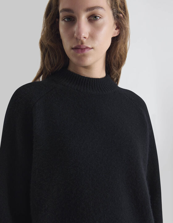 HIGH-NECK CASHMERE SWEATER