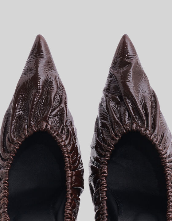 PLEATED PATENT LEATHER PUMPS