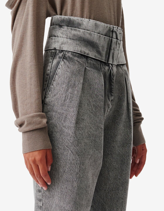 FADED CARROT CUT JEANS