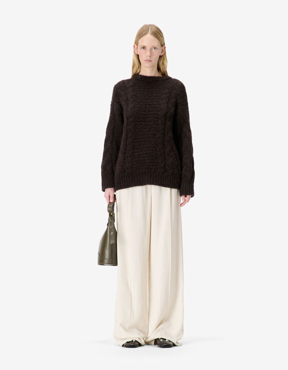 ROUND NECK SWEATER