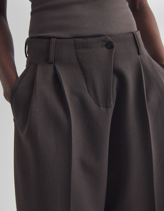 WIDE-LEG PLEATED TROUSERS