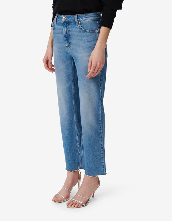 CROPPED JEANS WITH RAW EDGES