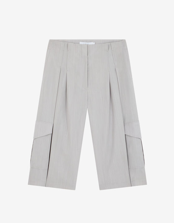 WIDE BERMUDA SHORTS WITH PLEATS