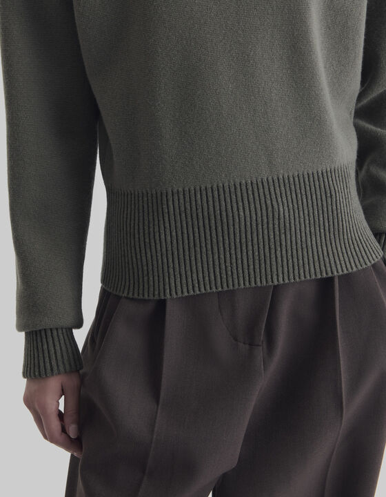 HIGH-NECK SWEATER