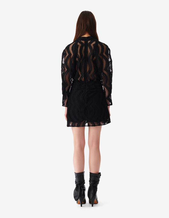 ROBE &Agrave; DENTELLE COL V CROIS&Eacute;