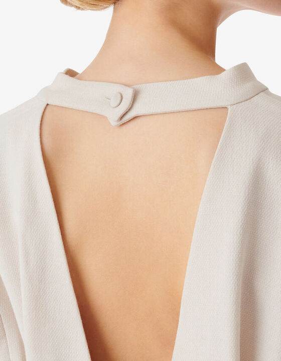 PLEATED TOP WITH REAR CUT-OUT