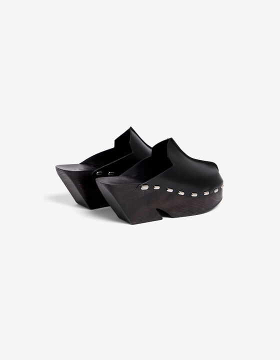 STUDDED CLOGS