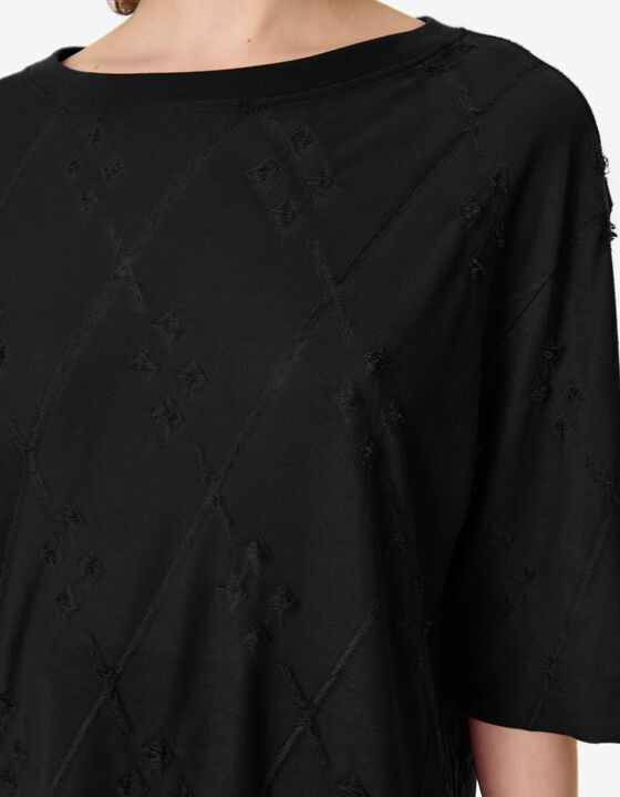 TEXTURED ROUND NECK T-SHIRT