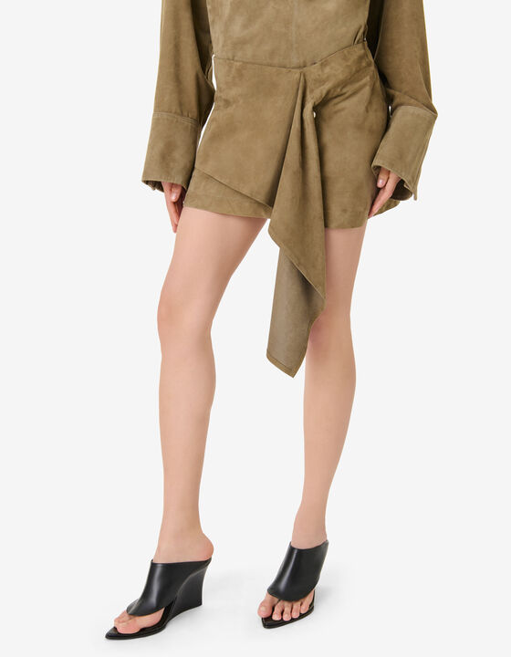 JUPE ASYM&Eacute;TRIQUE EN SU&Egrave;DE