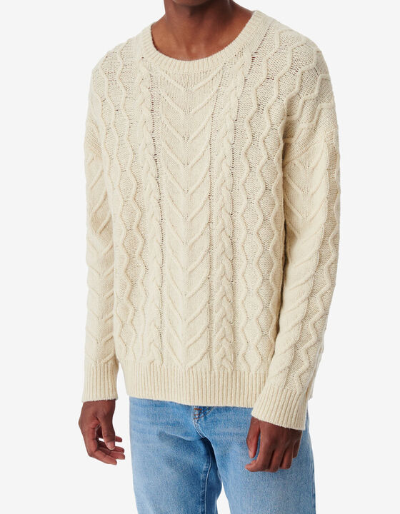 PULL À MAILLES TORSADÉES