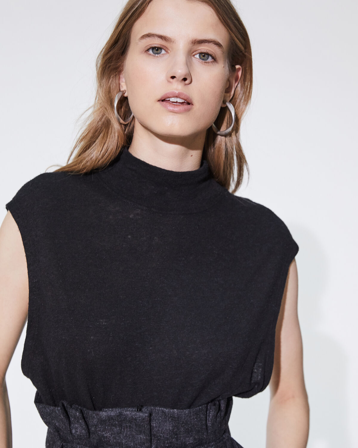 Photo of IRO Paris Heart Tank Top Black - This T-shirt Made From Linen And Wool Is A Basic Part Of The Female Wardrobe, Easy To Wear With The Seasons. It Features A Stand-up Collar, Ideal For An Elegant Look. Fall Winter 19