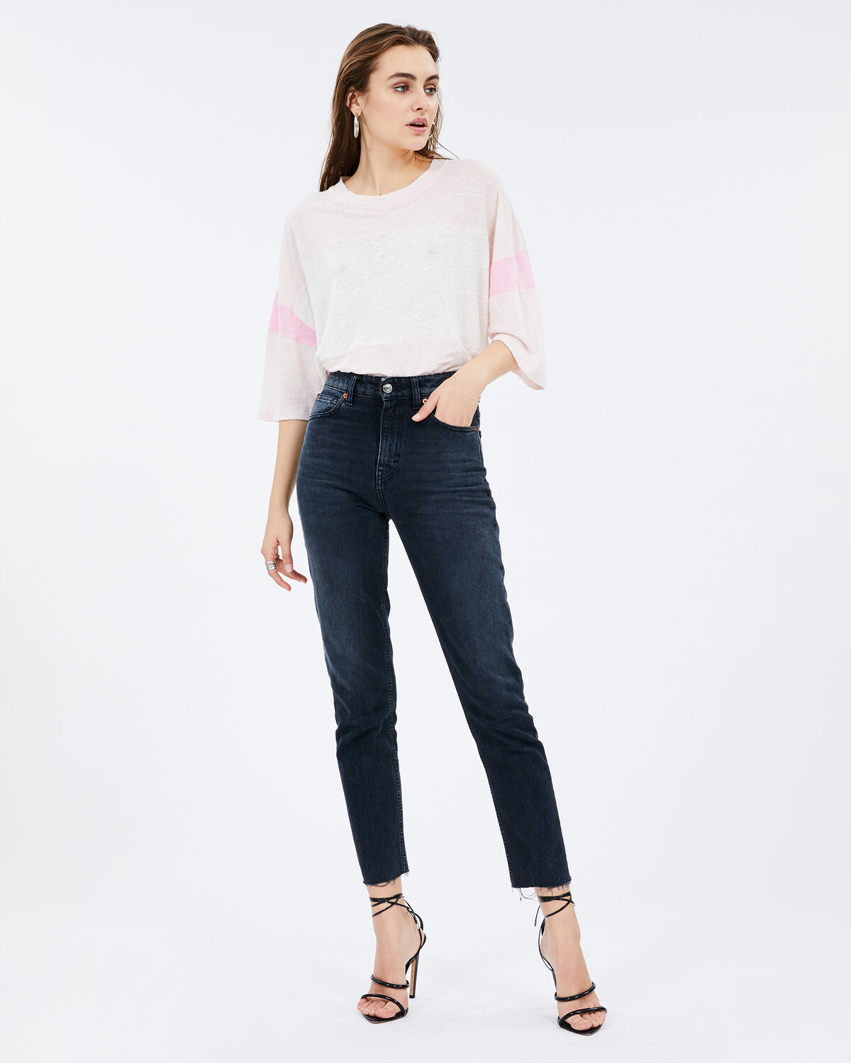 Photo of IRO Paris Discreet T-Shirt Cream Pearl And Pink - This Tricolour Linen Top Is A Basic Part Of Any Woman's Wardrobe. Slightly Transparent With Its Wide And Flared Sleeves, It Will Bring A Touch Of Colour To Your Outfits. With Its Wide Round Collar And Oversized Cut, It Will Be Perfect To Match With A Skirt Or Trousers Close To The Body. T-Shirts
