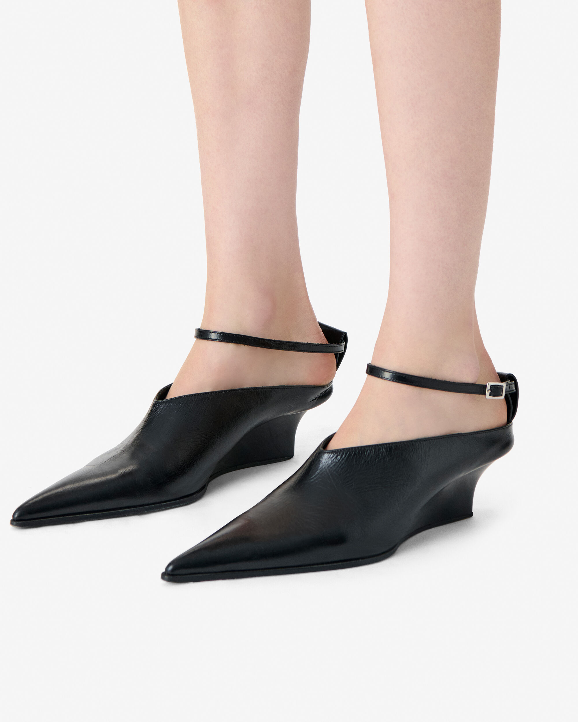FAUVE LOW black leather pointed-toe mules | IRO