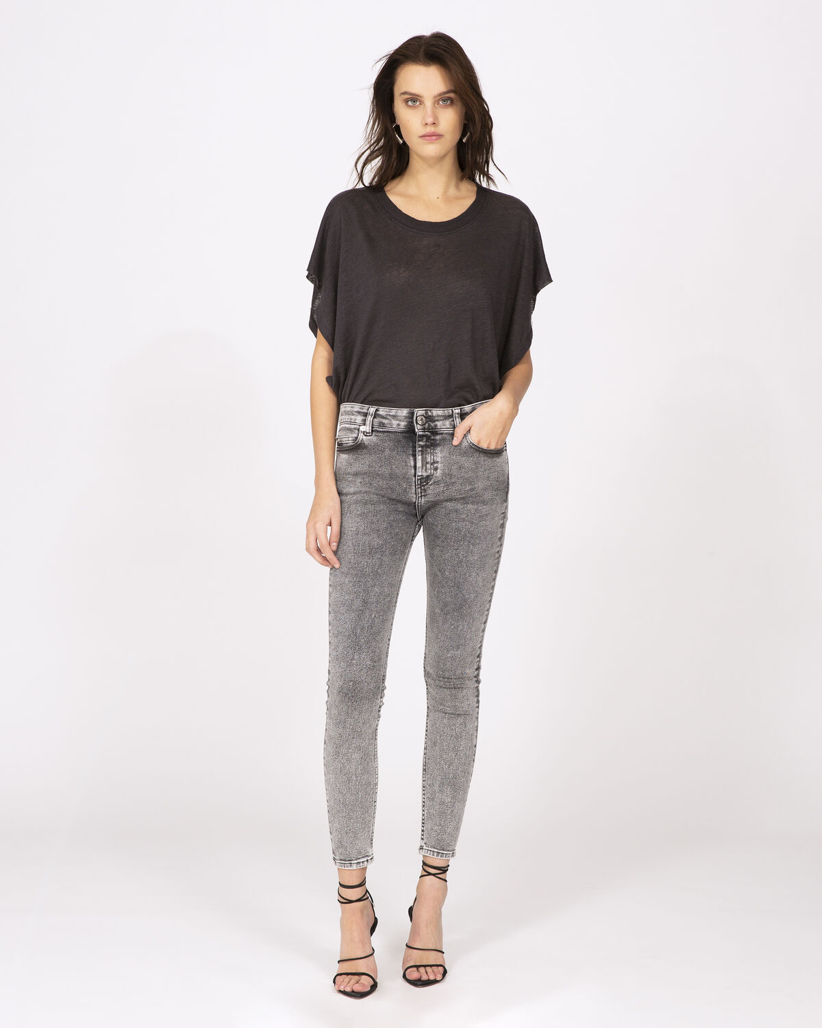 Photo of IRO Paris Optimism Jeans Snow Black - These Faded Grey Skinny Jeans Perfectly Match Your Curves. Wear Them With A Black T-shirt And A Pair Of Sandals For A Resolutely Chic And Casual Look. Spring Summer 19