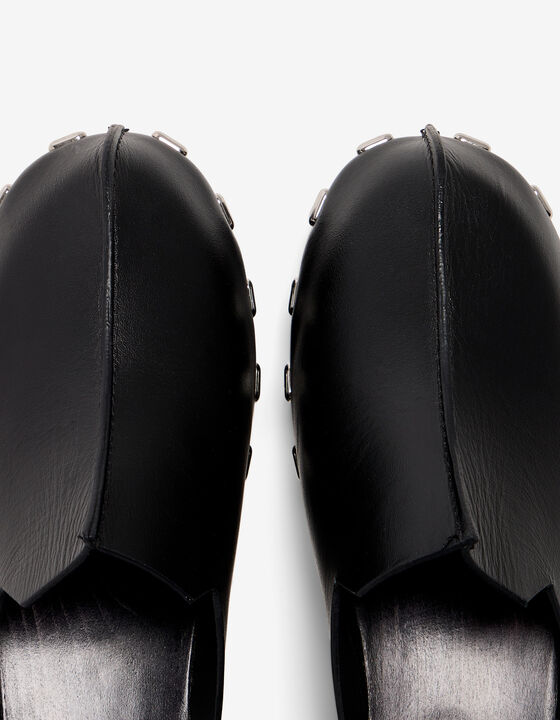 STUDDED CLOGS
