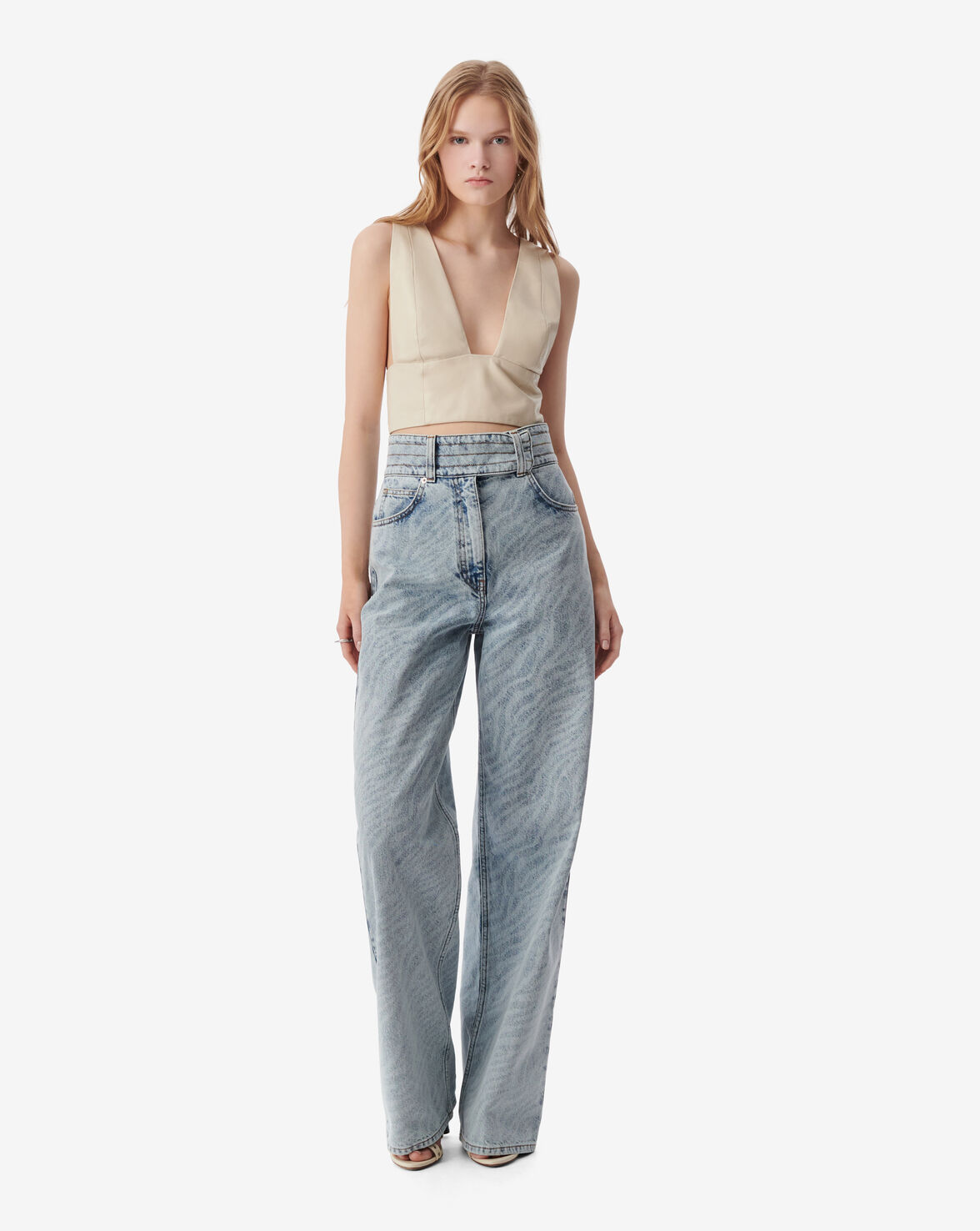 AMAIA image number null