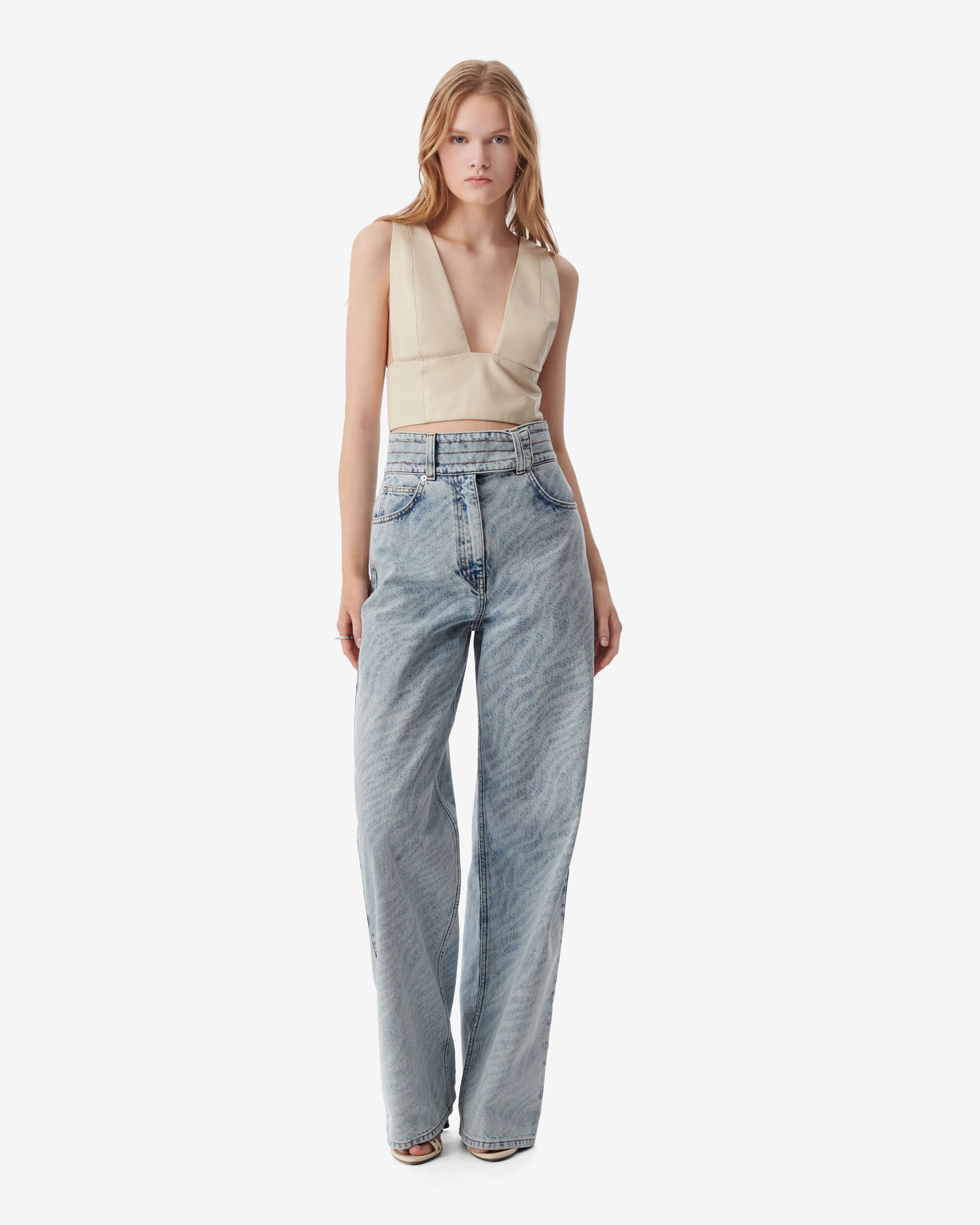 AMAIA image number null