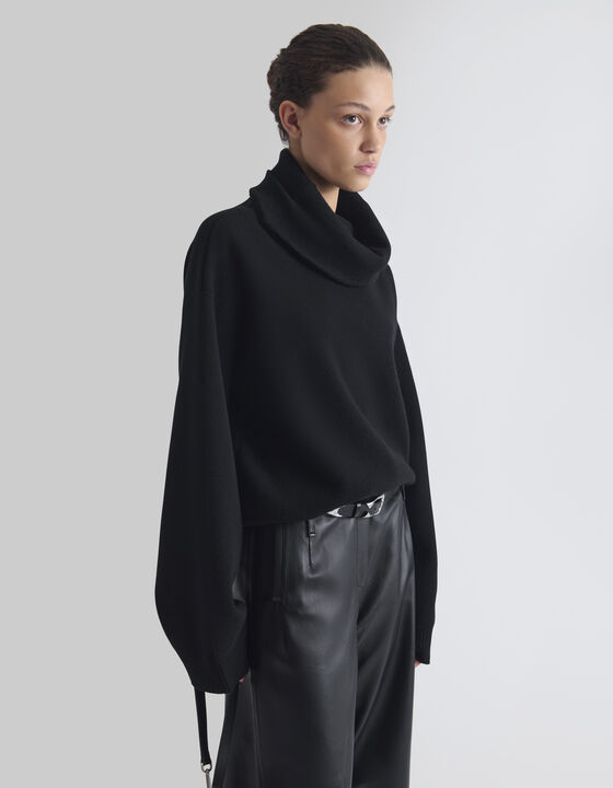 HIGH-NECK SWEATER