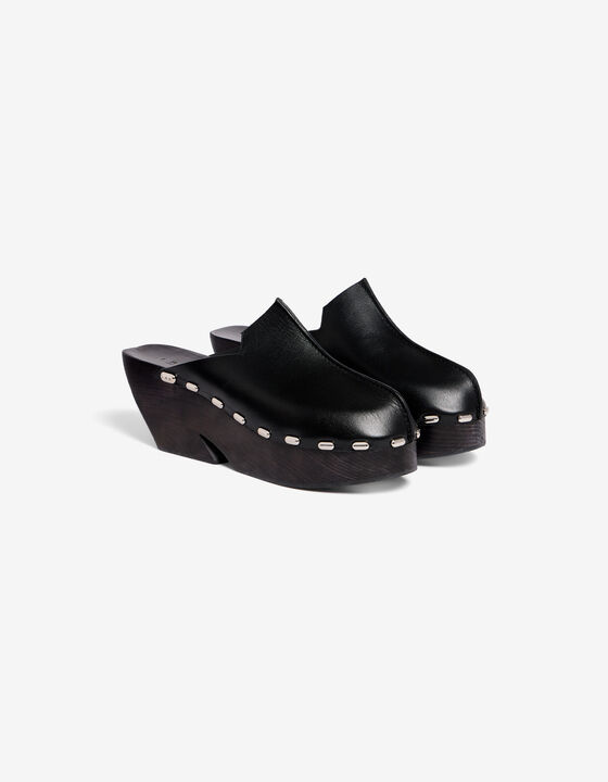 STUDDED CLOGS