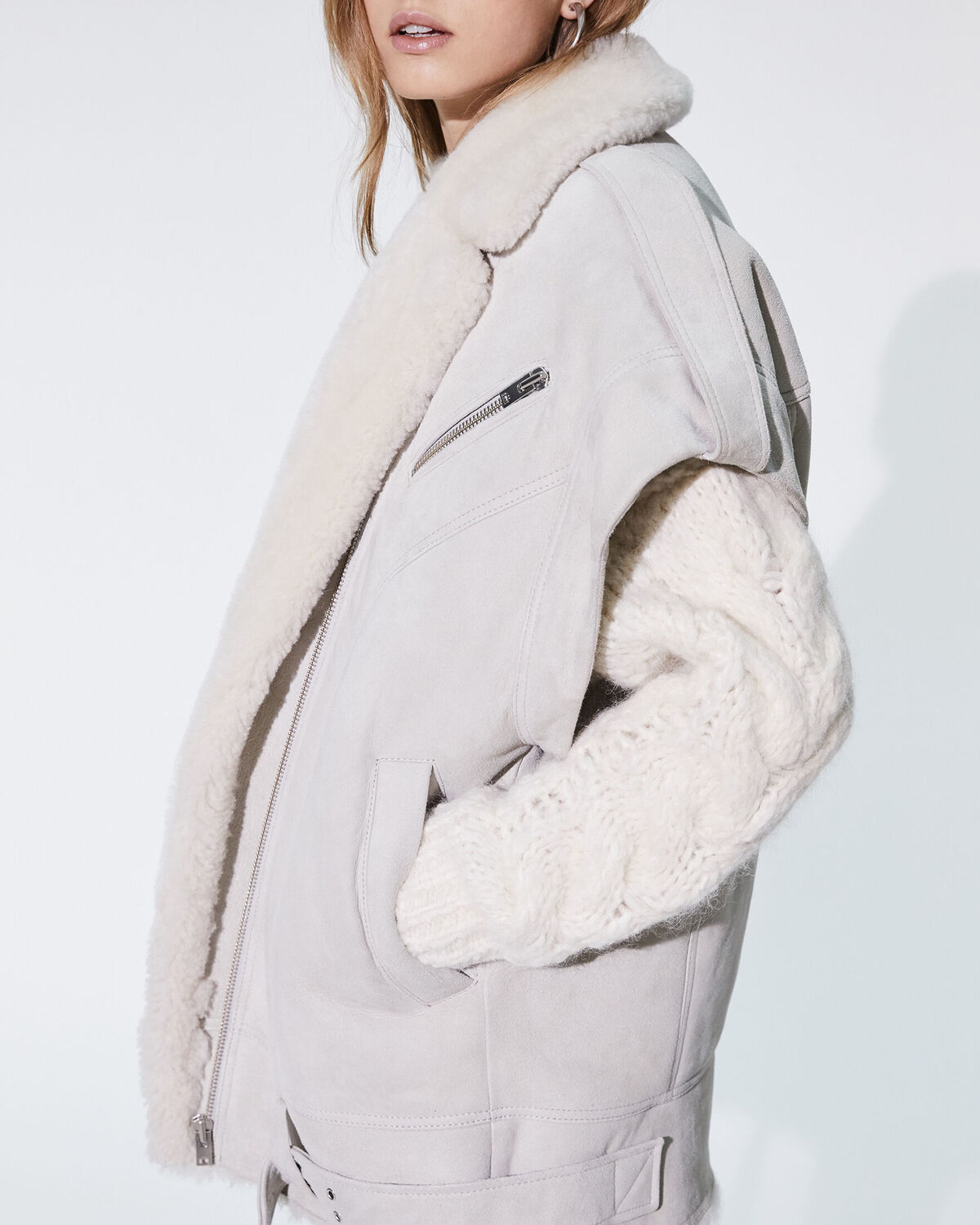 Photo of IRO Paris Corcova Woolskin Off White - This Beige Sleeveless Shearling Jacket Is An Essential Part Of Your Wardrobe This Winter. Wear It Open With Boots And A Flowery Dress For A Bohemian-chic Look. Fall Winter 19