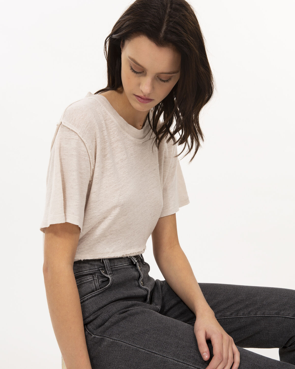 Photo of IRO Paris Spire T-Shirt Light Brown And Ecru - This Linen T-shirt Is A Basic Part Of The Women's Dressing Room. Its Plus? Its Visible Seams On The Sleeves And Pelvis Will Enhance Your Silhouette. Wear It With High Waist Jeans And A Leather Skirt For A Resolutely Rock Look. New In
