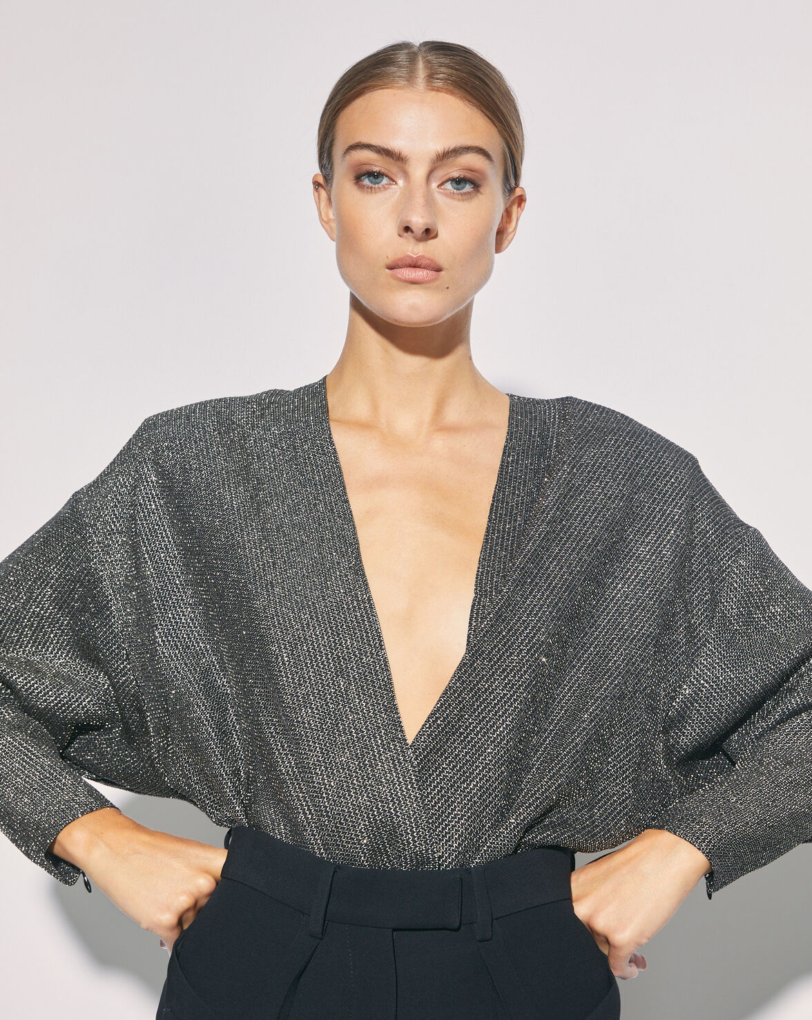 BANJO METALLIC KNIT V NECK TOP image number null