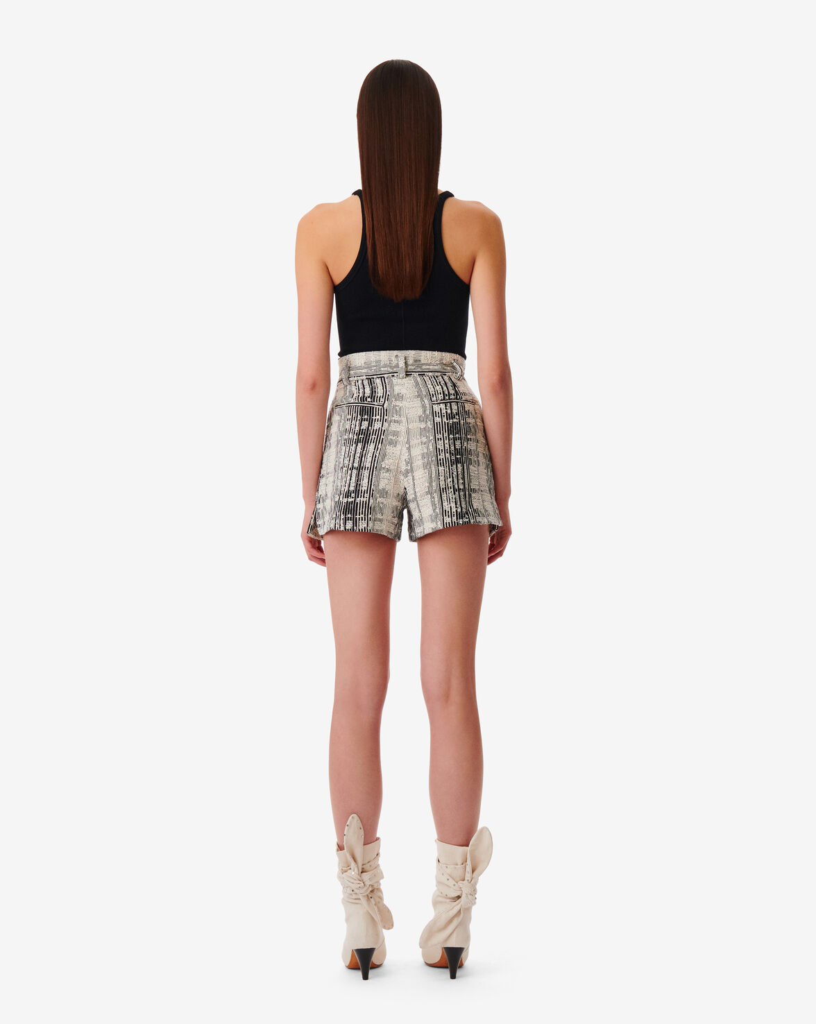 QUANIRA image number null