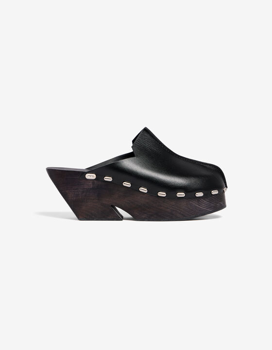 STUDDED CLOGS