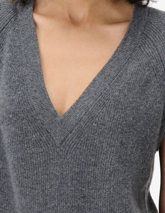 V-NECK SWEATER