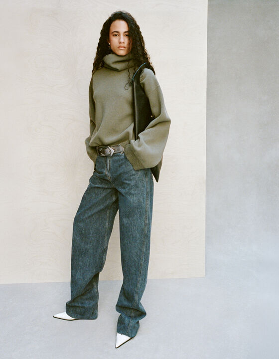 WIDE-LEG TWISTED JEANS