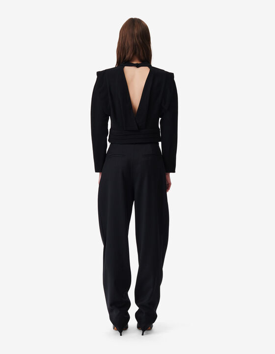 PLEATED TOP WITH REAR CUT-OUT