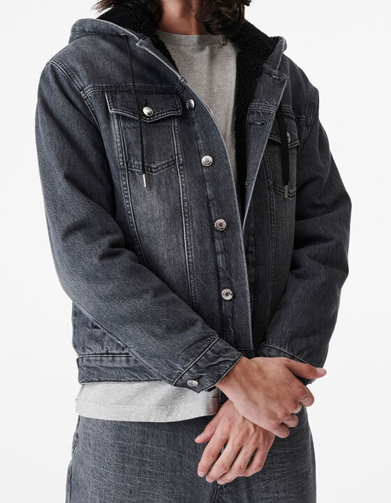 VESTE EN JEAN &Agrave; CAPUCHE